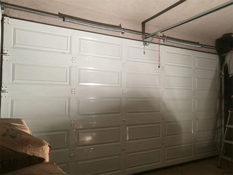 翻板車庫門內部