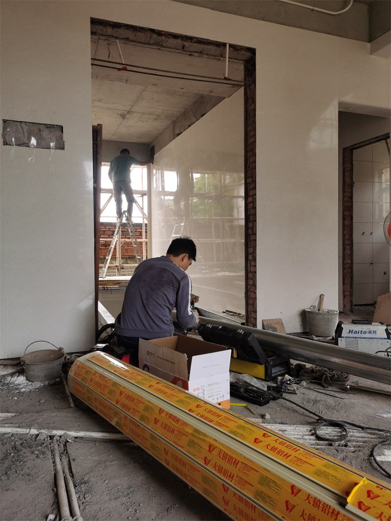 鋁合金卷閘門安裝現場 (4)